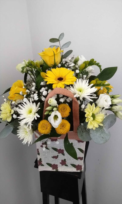 Sunlit Meadow Gift Bag - A bright and uplifting arrangement presented in a charming gift bag, designed to bring a sense of warmth and freshness to any space. With its soft blend of light tones, natural textures, and fresh greenery, this piece creates a beautifully relaxed and cheerful display.

Perfect for thoughtful gifting, celebrations, or simply adding a touch of sunshine to someone’s day, this design is ready to enjoy straight away and makes a lovely, easy-to-display arrangement.